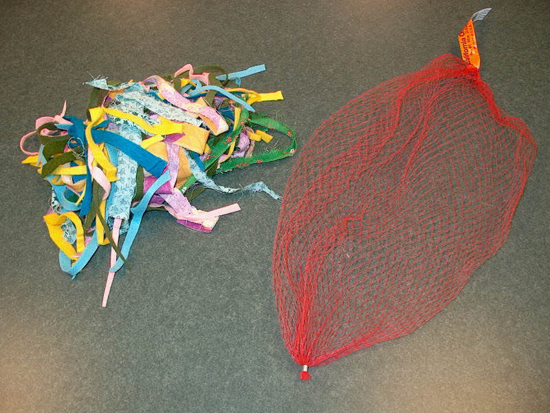 PHOTO: supplies to build a nesting bag